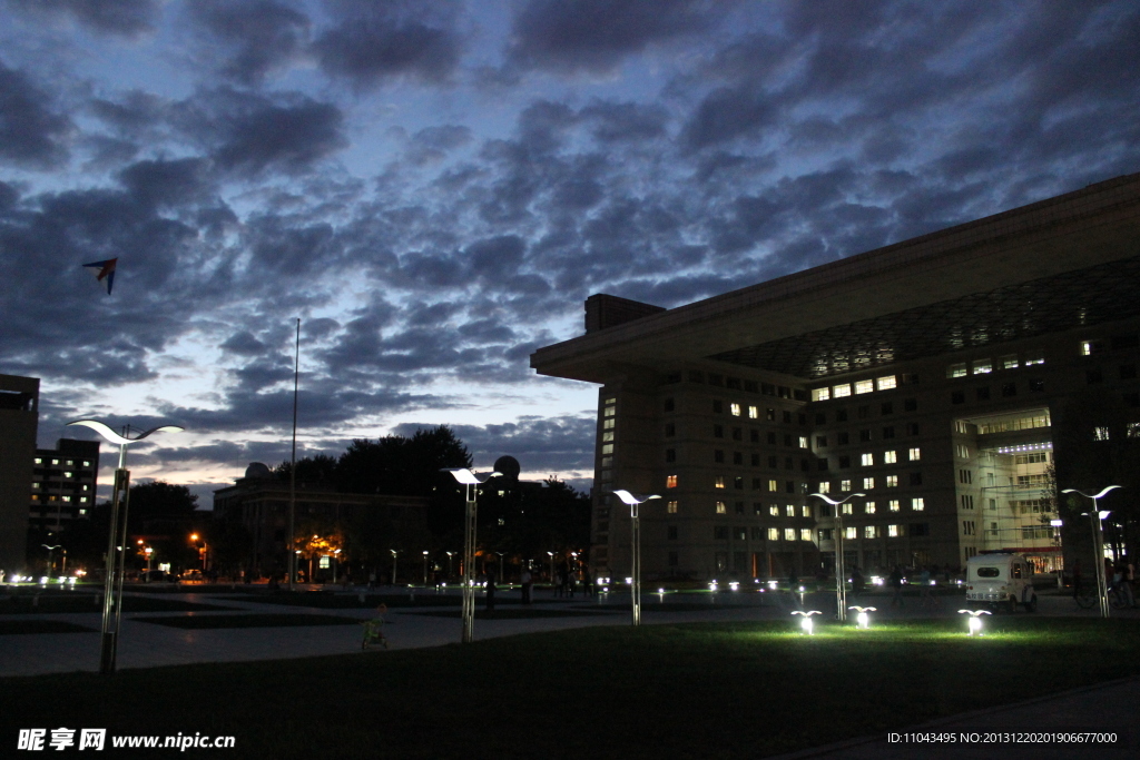 北京师范大学主楼夜景