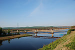 夏天跨河供热管道景观