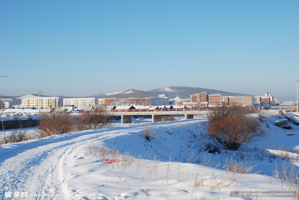 根河市迎宾桥南冬景