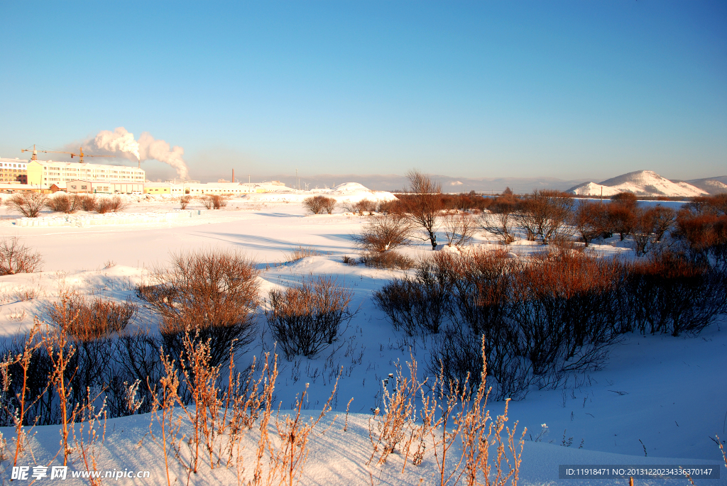 顺通南沿河公路雪景