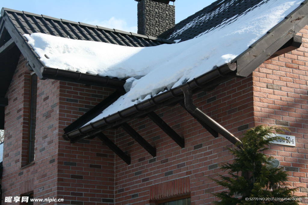 屋顶积雪