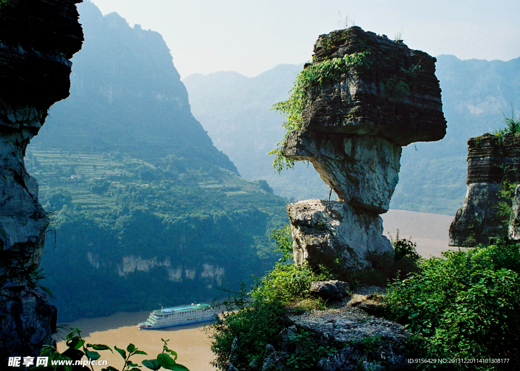 西陵峡灯影石