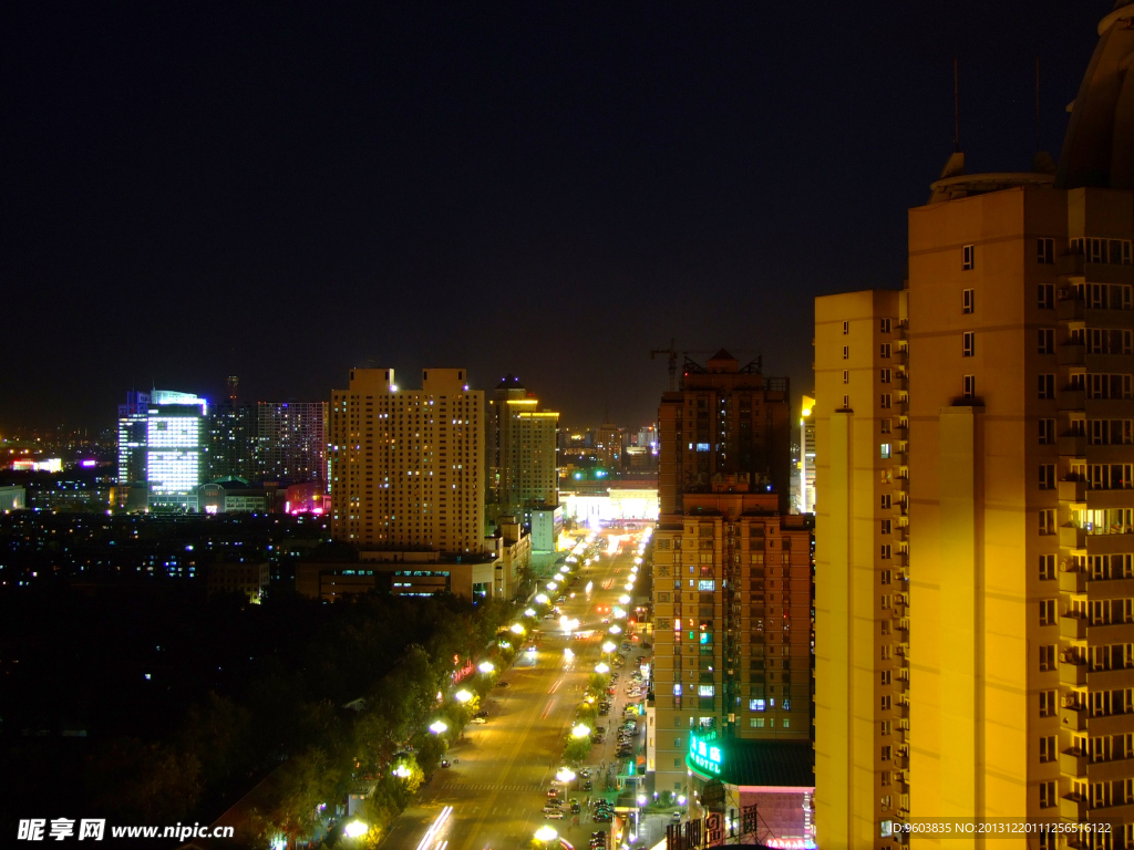 鸟瞰广安街街景夜景