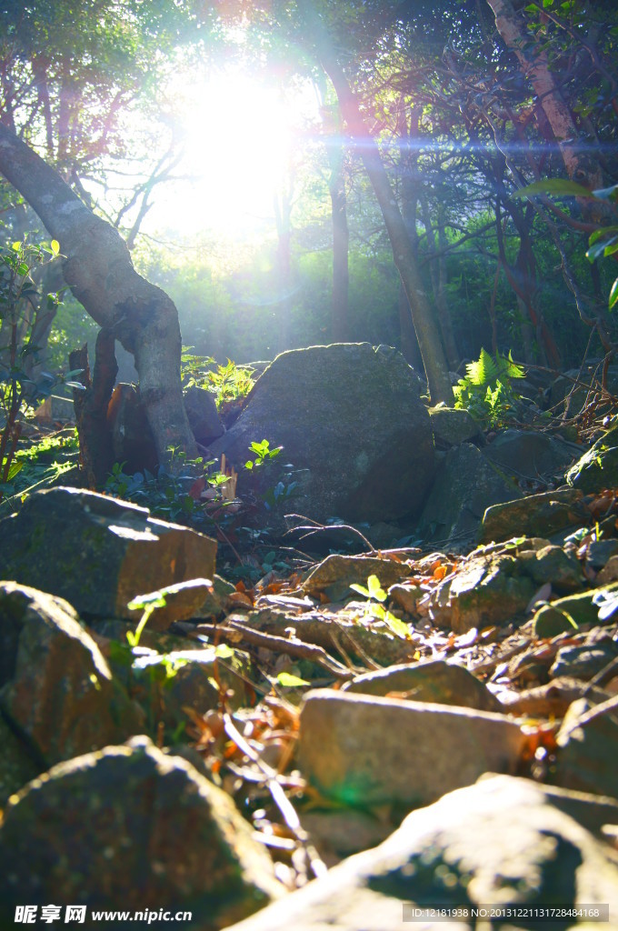 山间朝阳