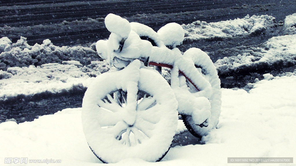 壁纸 素材大海报 背景海报 雪 自行车