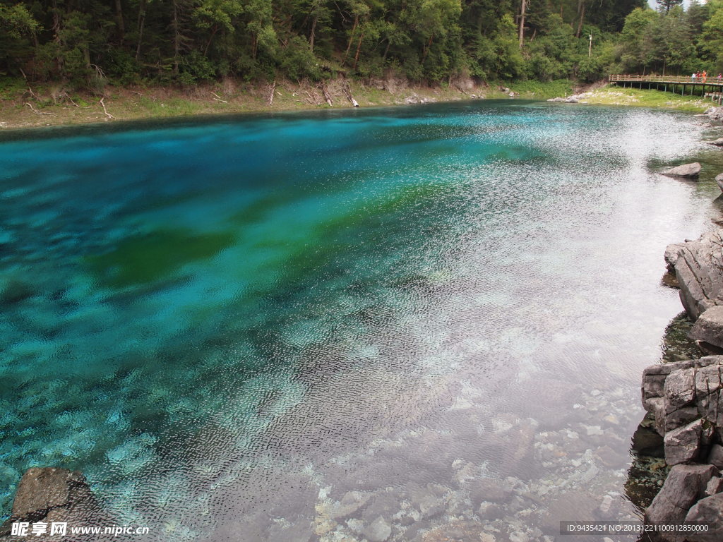 水潭