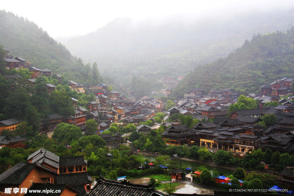 烟雨苗寨