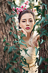 美女 白色婚莎 写真 户外 森林 清晨