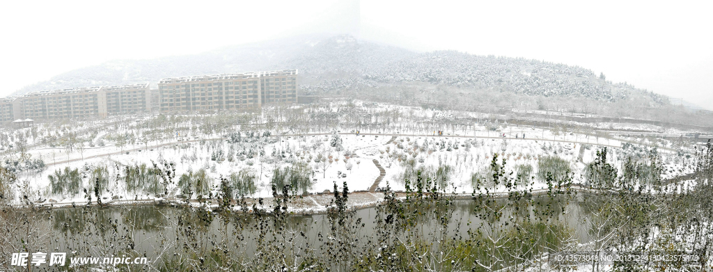 甲子湖畔滋兰苑雪景