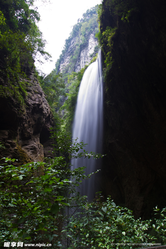 丝丝飞瀑