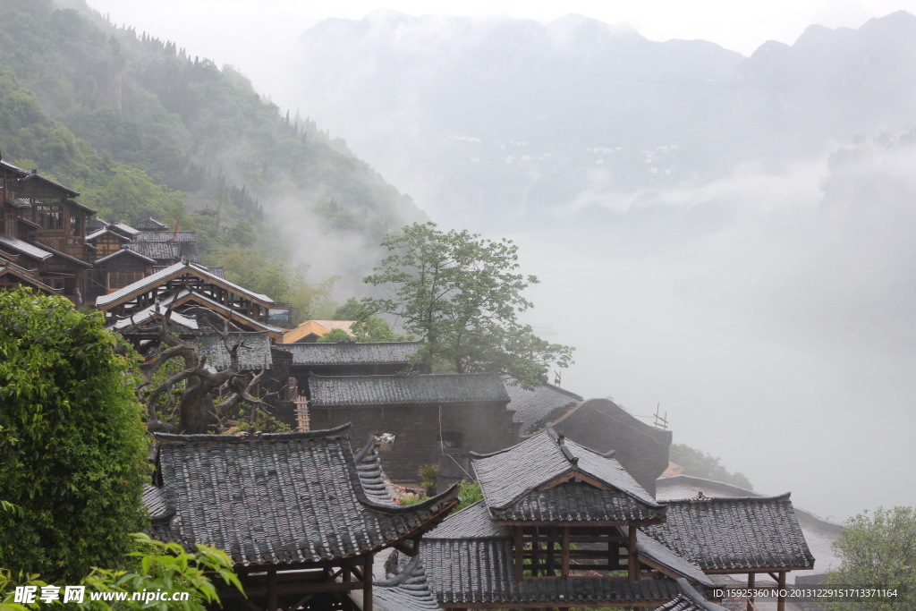 江边山寨