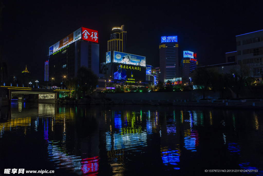 护城河夜景