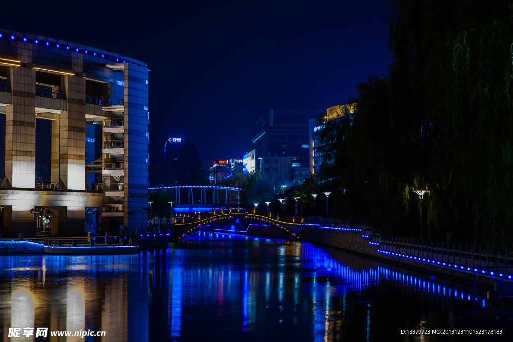 护城河夜色