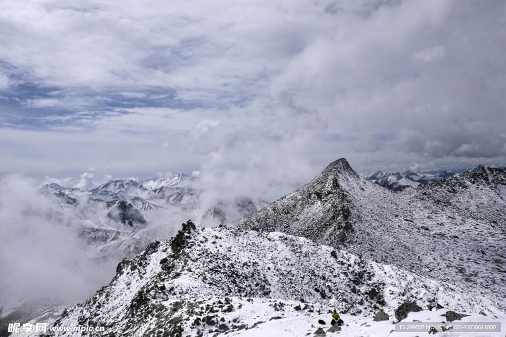 四姑娘山 雪山 海拔