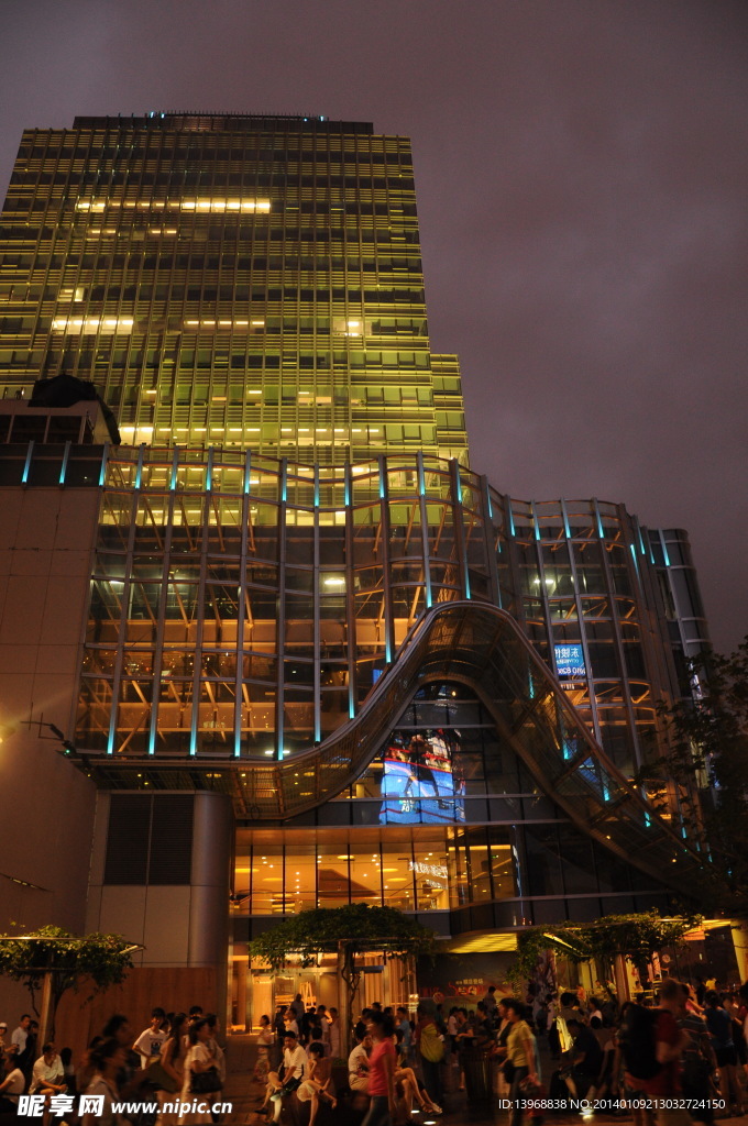 商业建筑夜晚