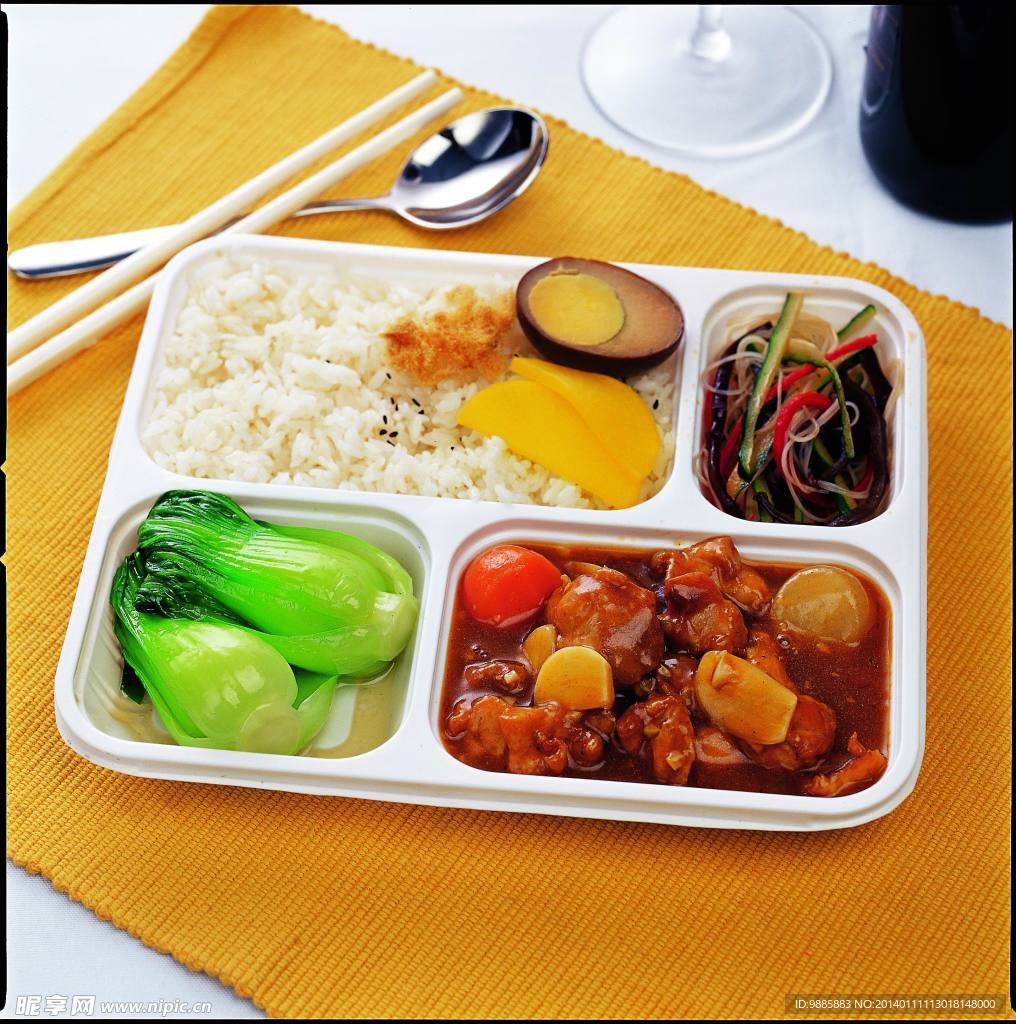 鸡腿肉饭