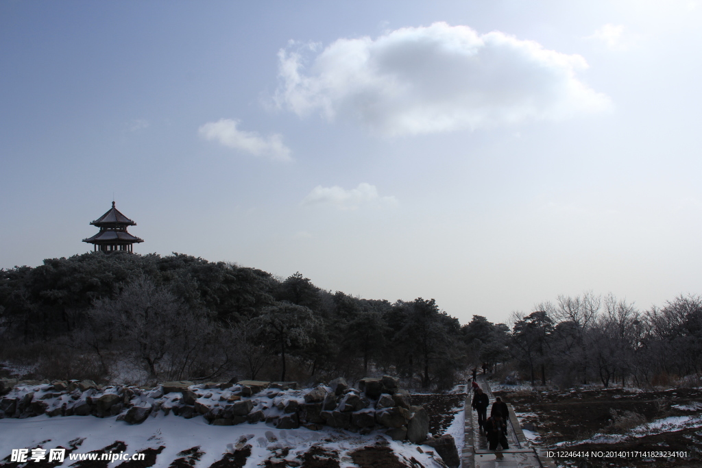 嵩山峻极峰雪景