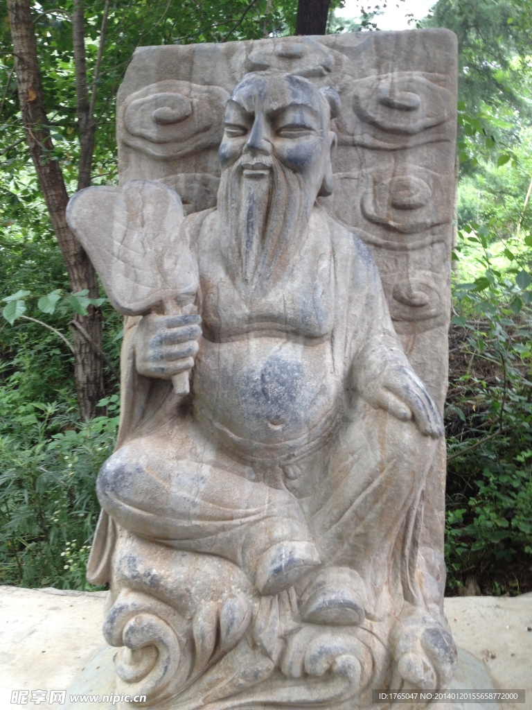 八仙石像