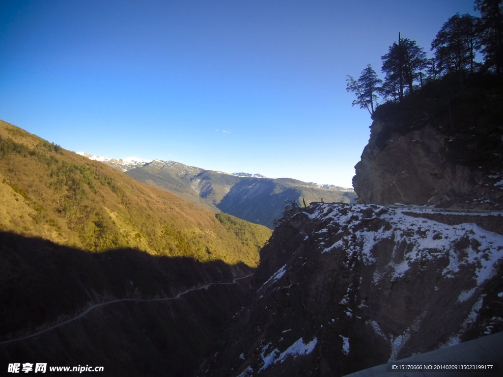 夹金山风光