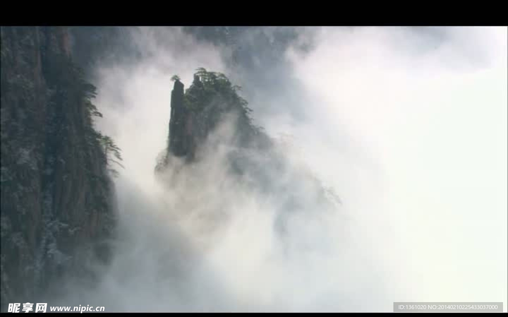 山峰云雾风景画视频