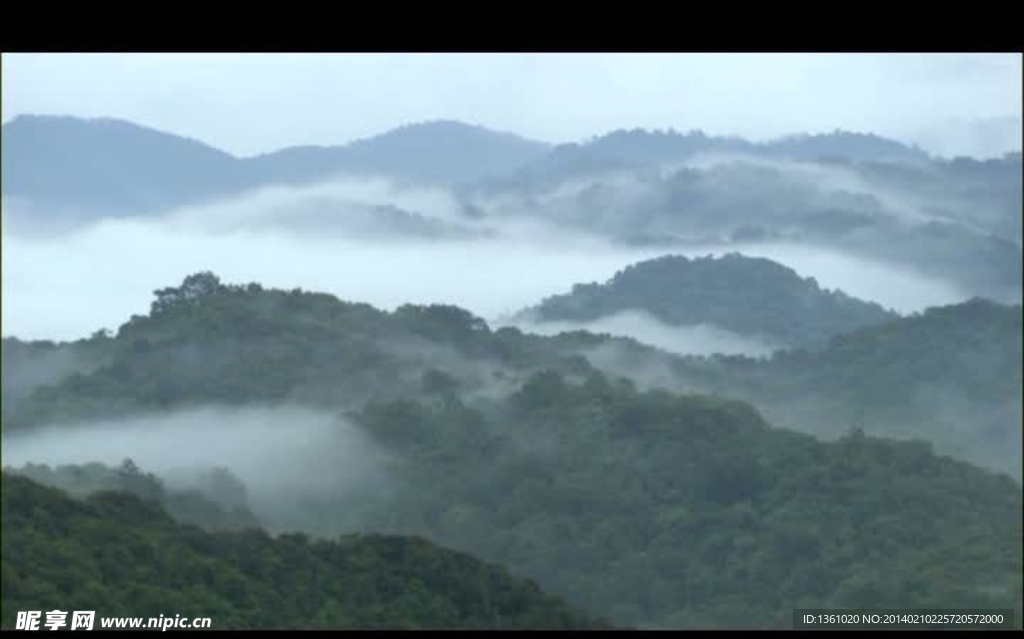 山峰云雾风景画视频