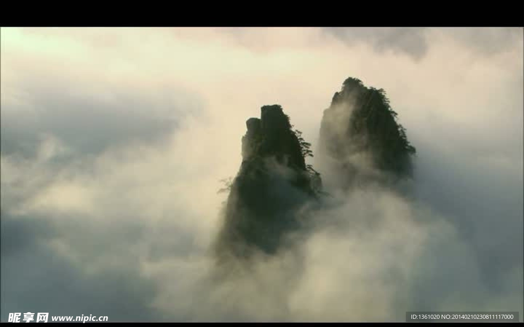 山峰云雾风景画视频