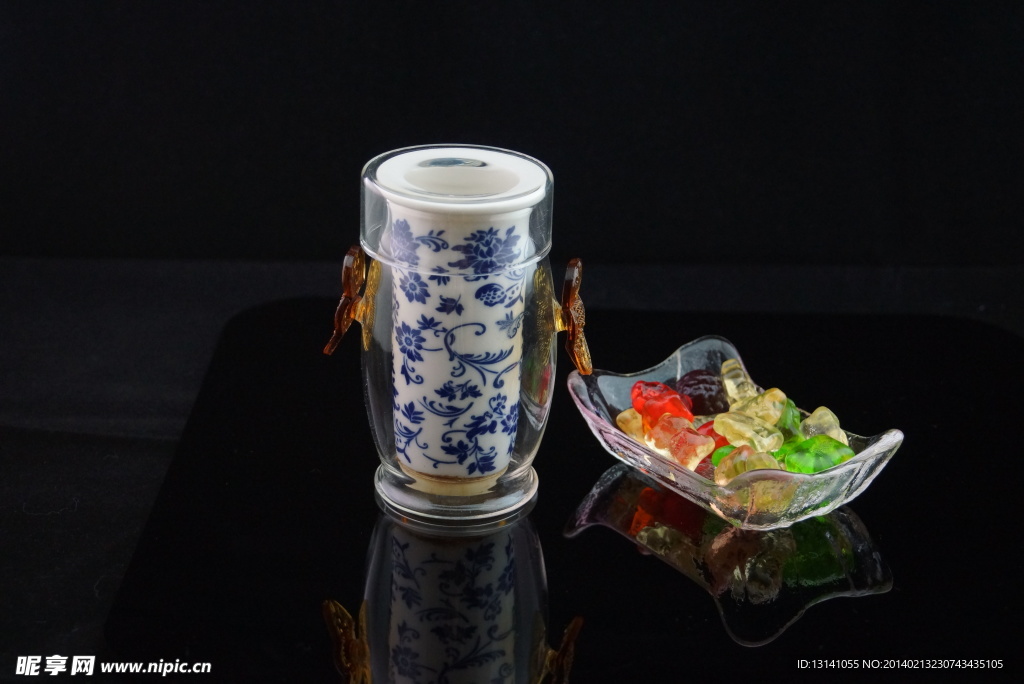 青花玻璃茶具和糖果盘