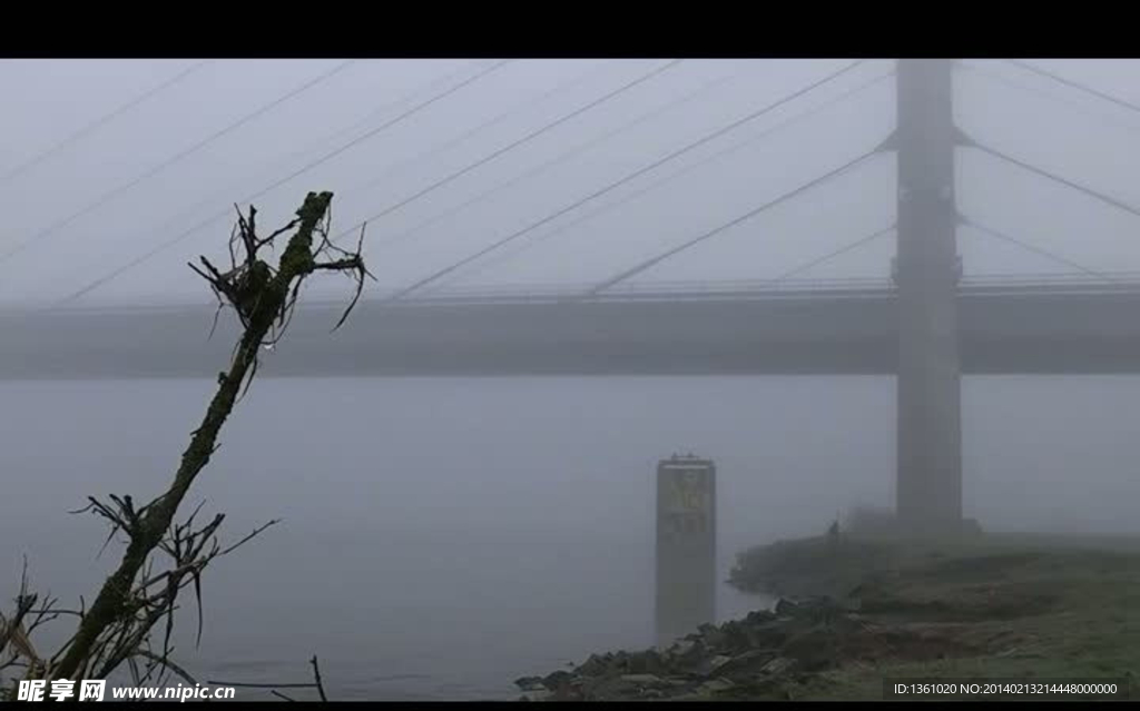 冬日雨雾大桥背景视频