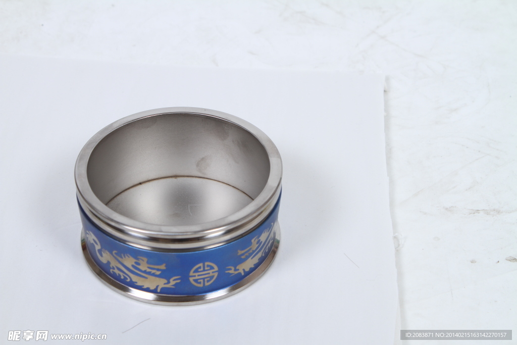 钛工艺品烟灰缸