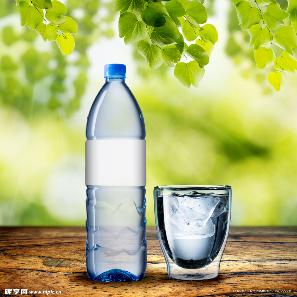 矿泉水广告设计