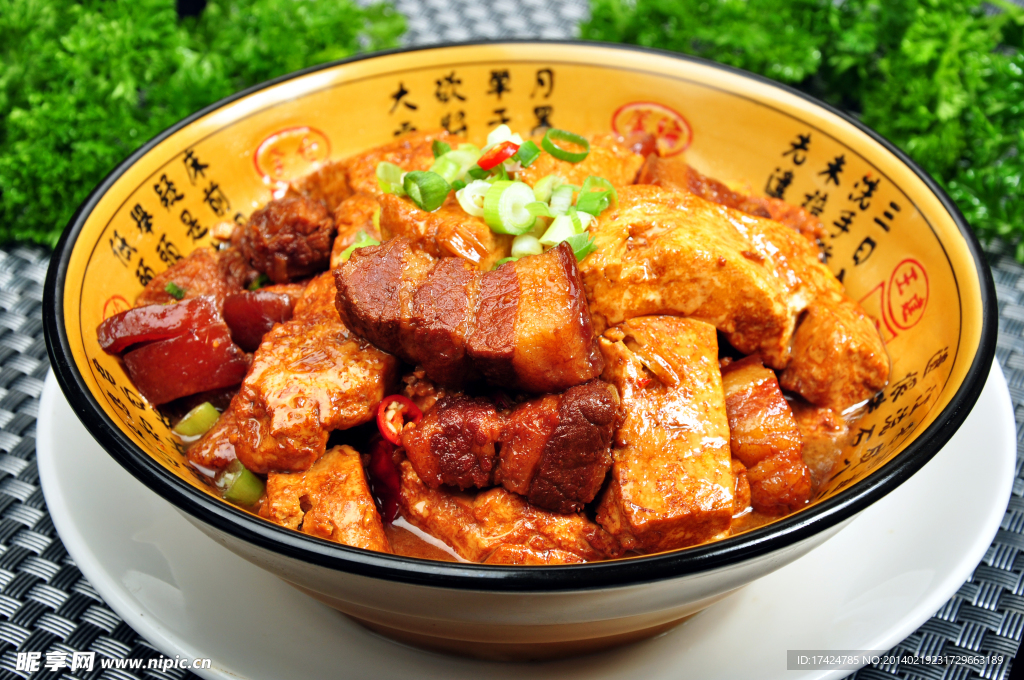 红烧肉焖豆腐
