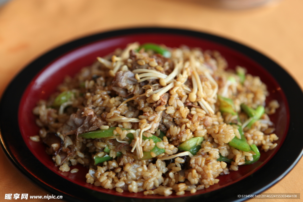 金针菇羊肉炒饭