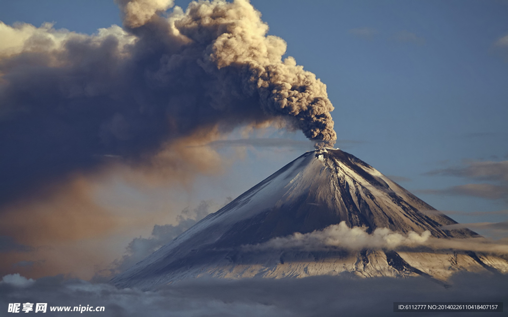 高清火山喷发风景图片