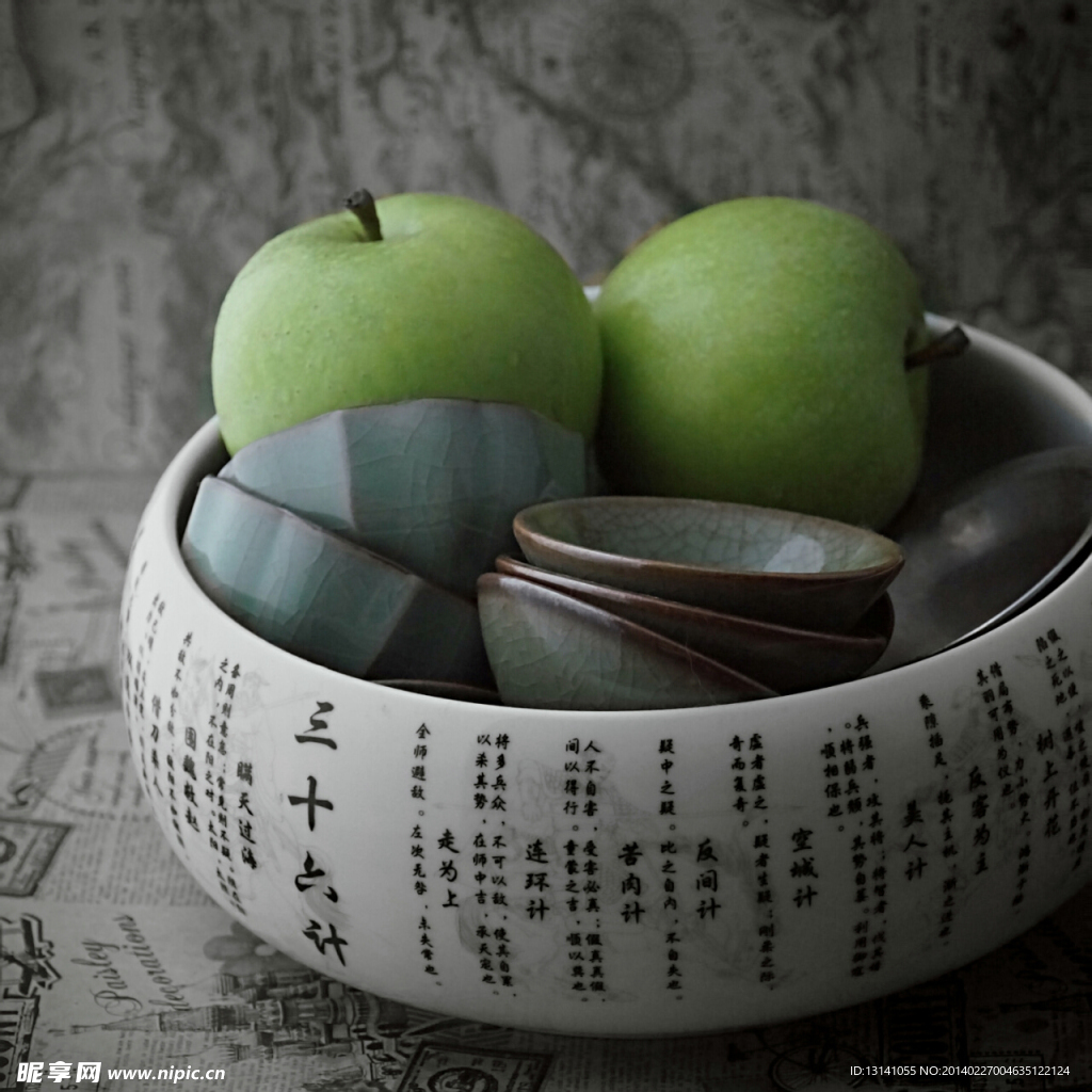 静物绿苹果 茶盏