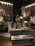 品牌衣服专卖店
