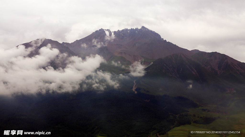 青海云绕山顶