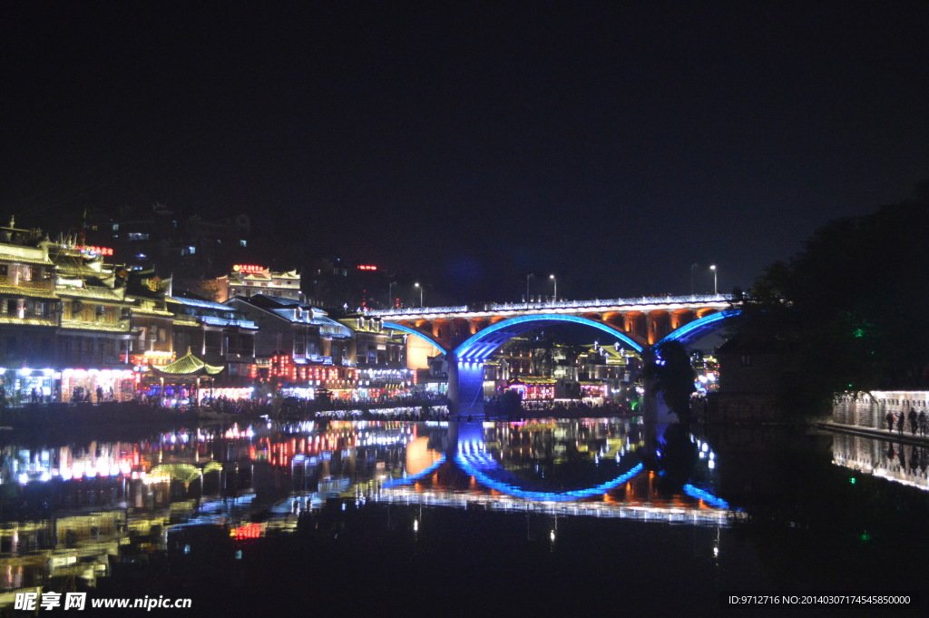 凤凰古镇夜景(非高清）