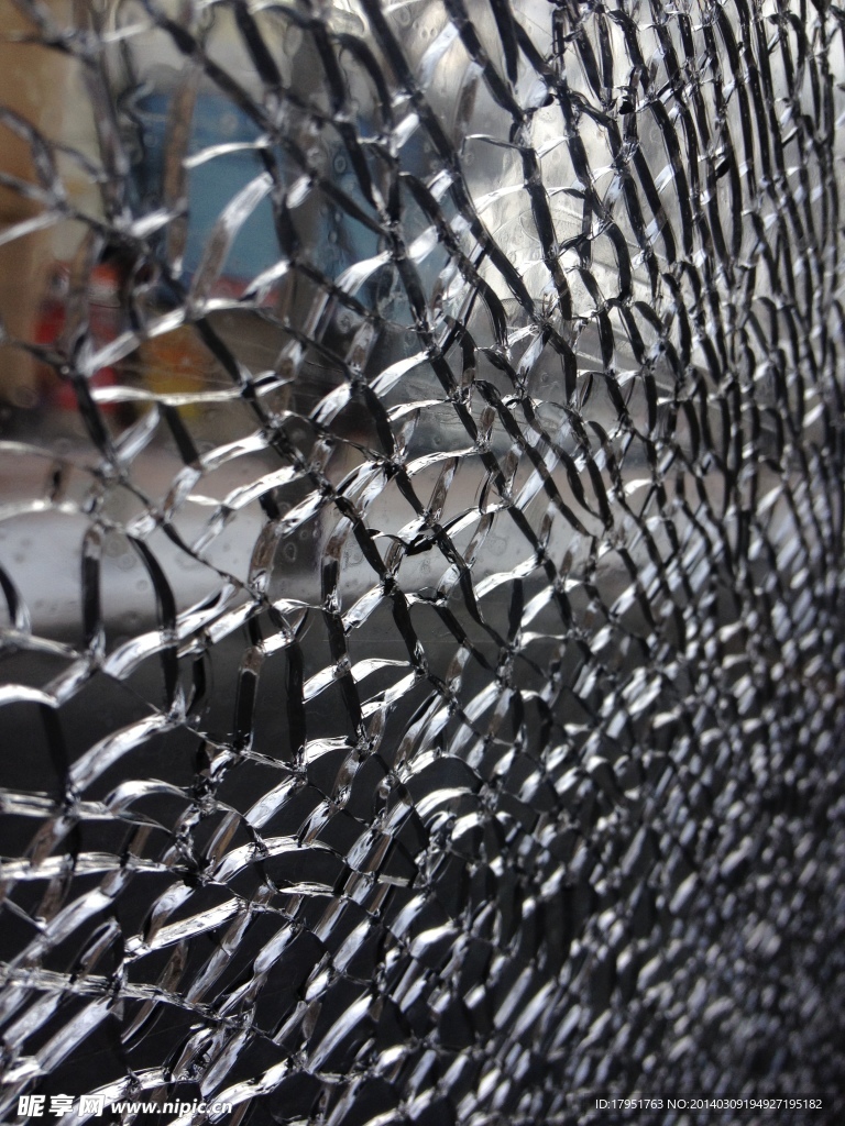 网 破碎的钢化玻璃
