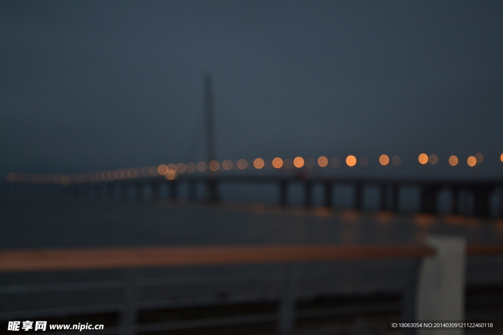 斜拉桥的迷人夜景