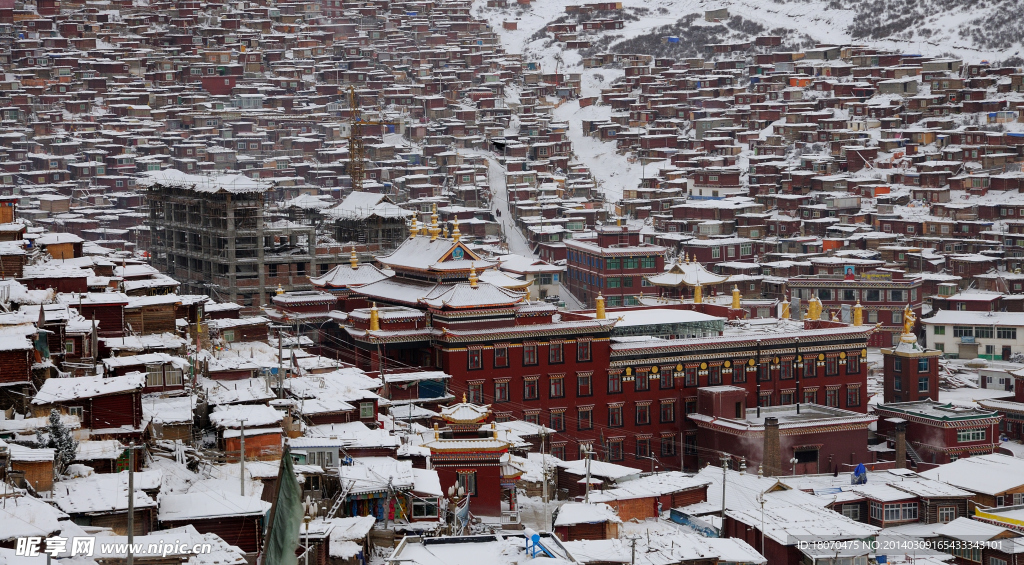 端午 雪后色达