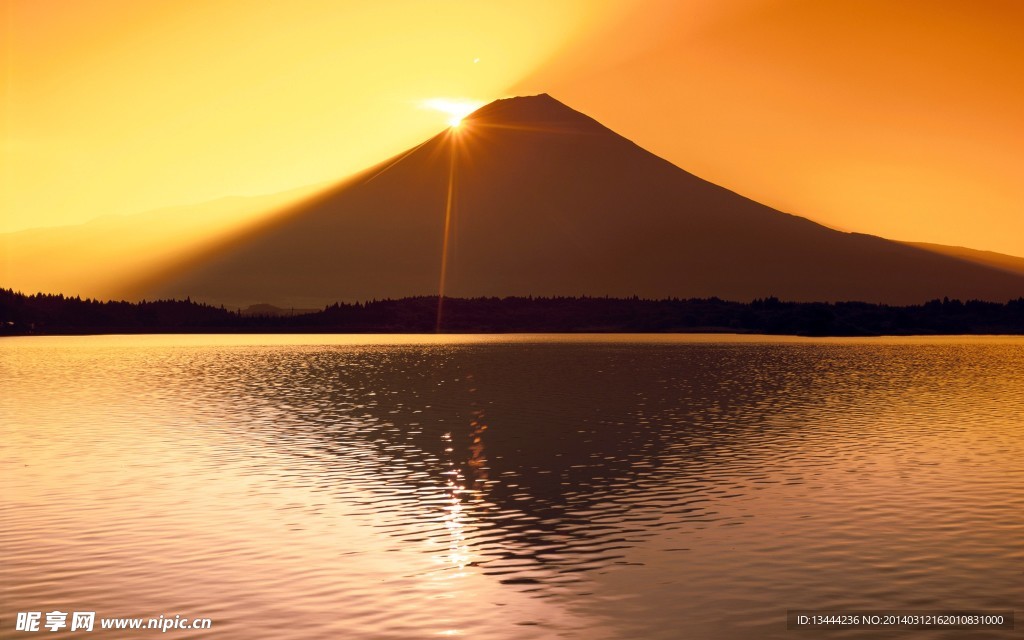 山头的夕阳