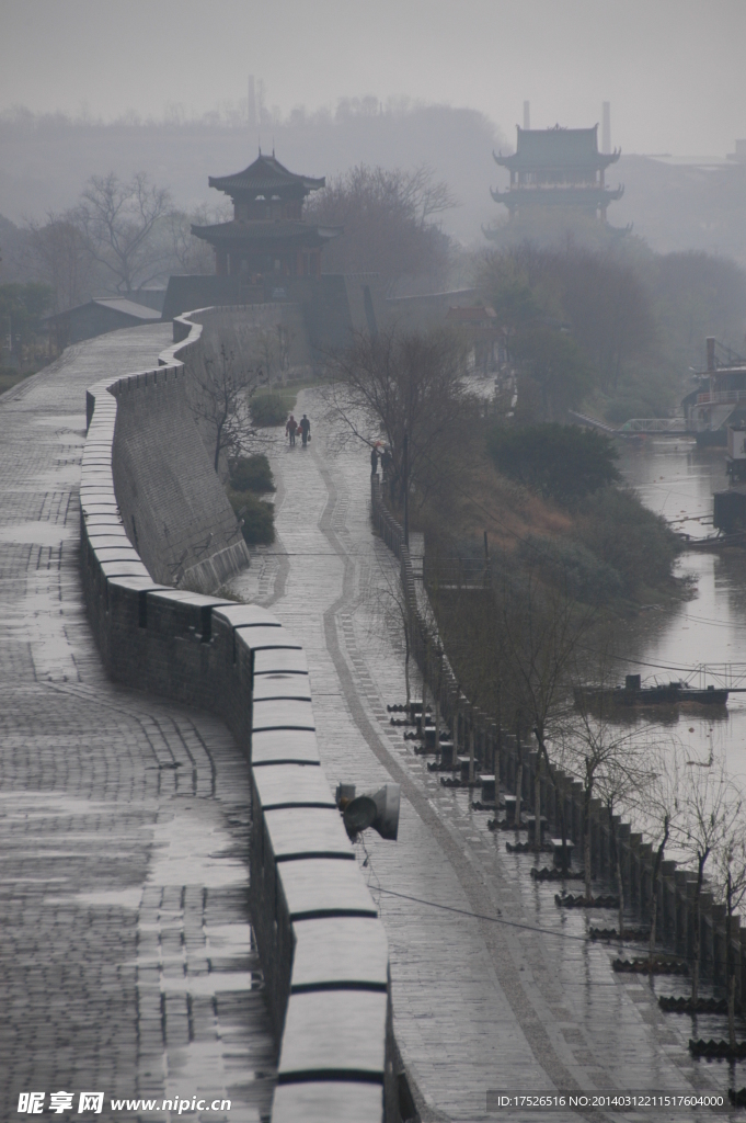 赣州 城墙雨景