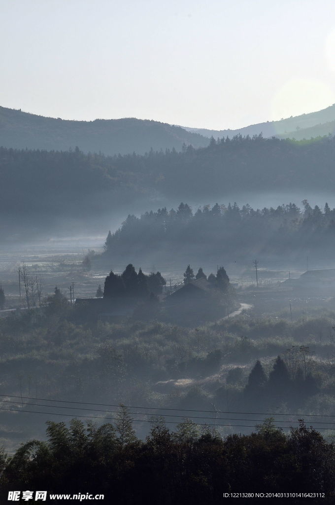 清晨的山村