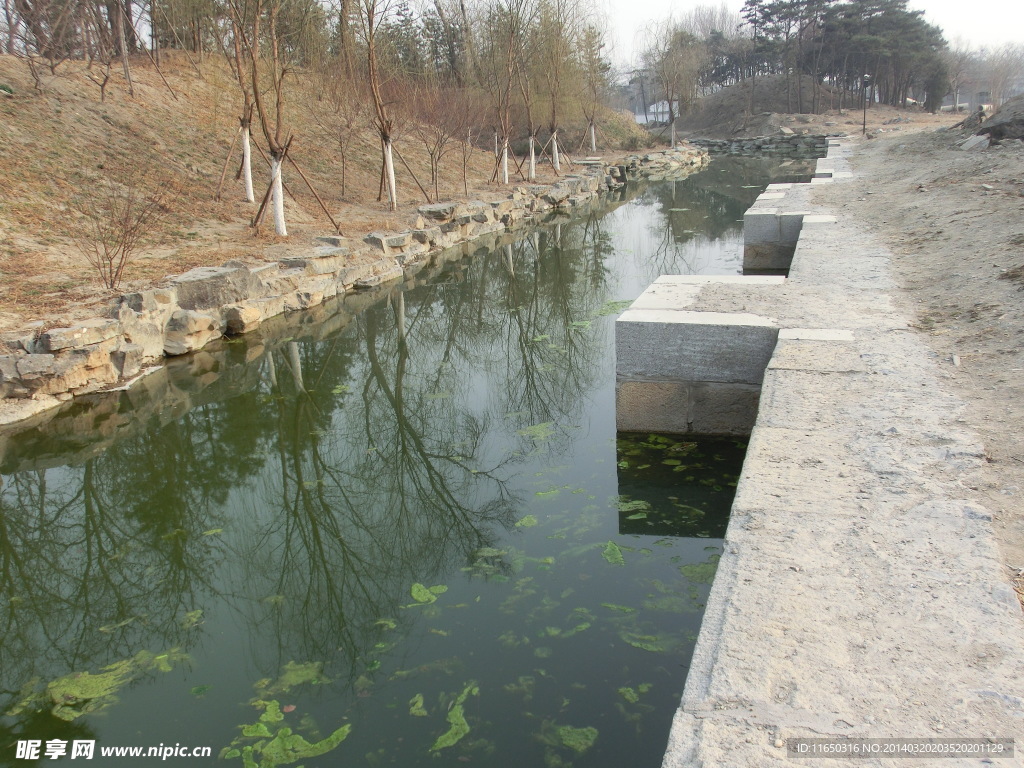圆明园河水