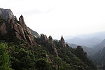 挺拔山峰