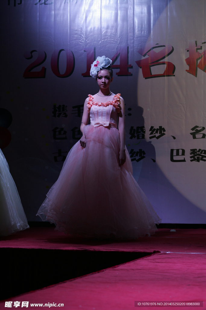 白色婚纱