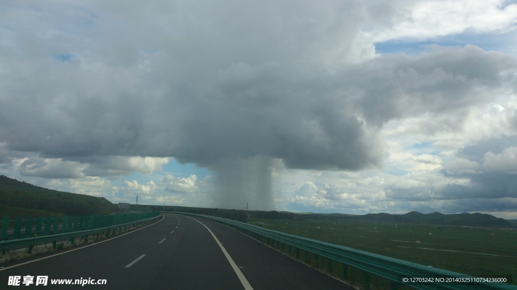 草原暴雨