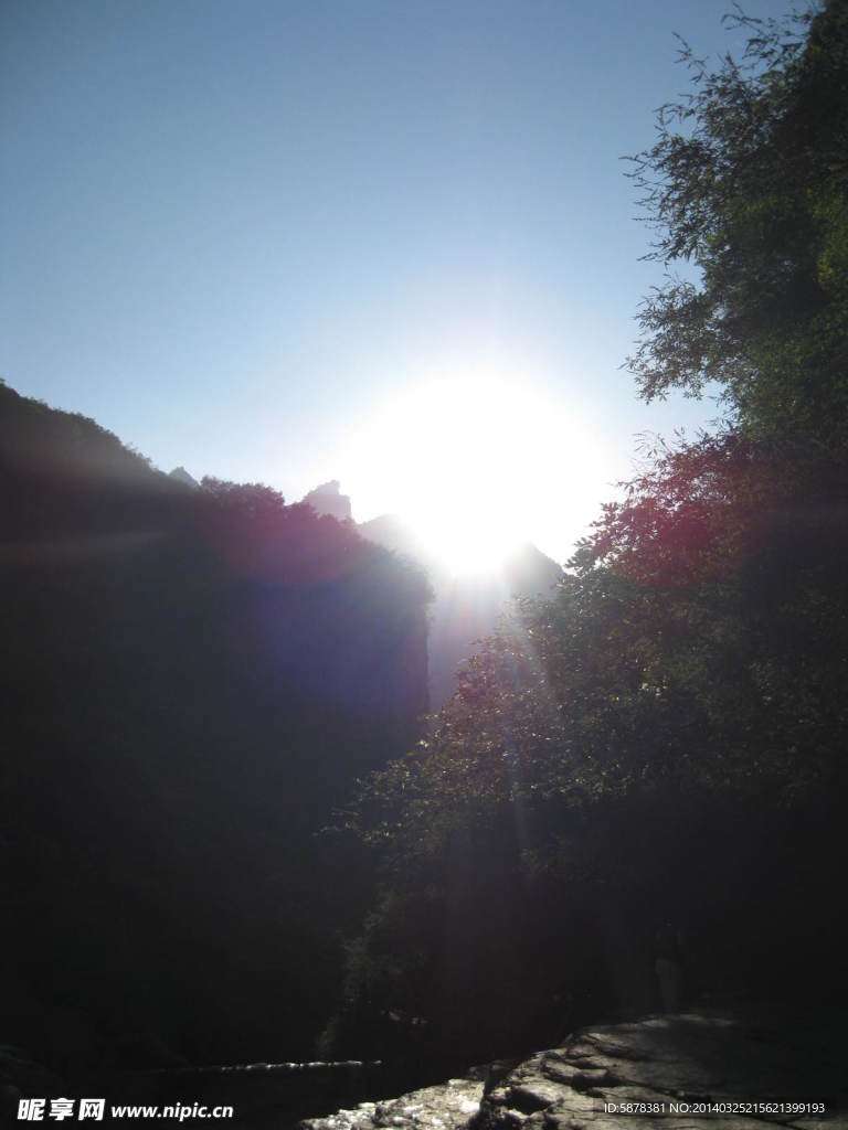 山间阳光