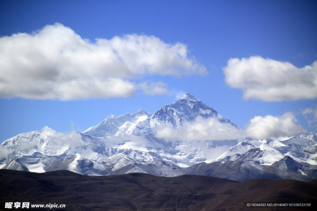 珠峰雪山之巅