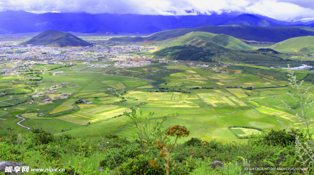 香格里拉县城全景